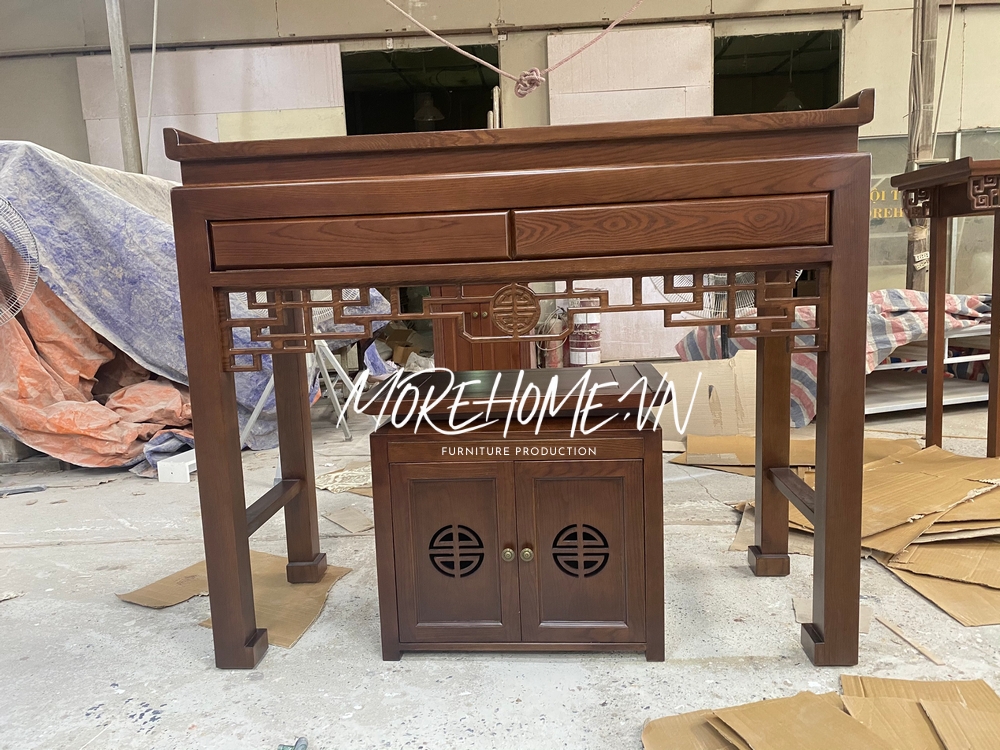 Thi công bàn thờ đứng, tủ thờ gỗ tự nhiên chi tiết tỉ mỉ đường nét thẩm mỹ được trang trí theo kích thước phong thủy mang tài lộc và sự may mắn cho gia chủ